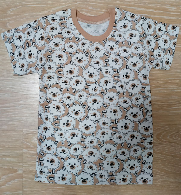 Футболка кольорова дизайн